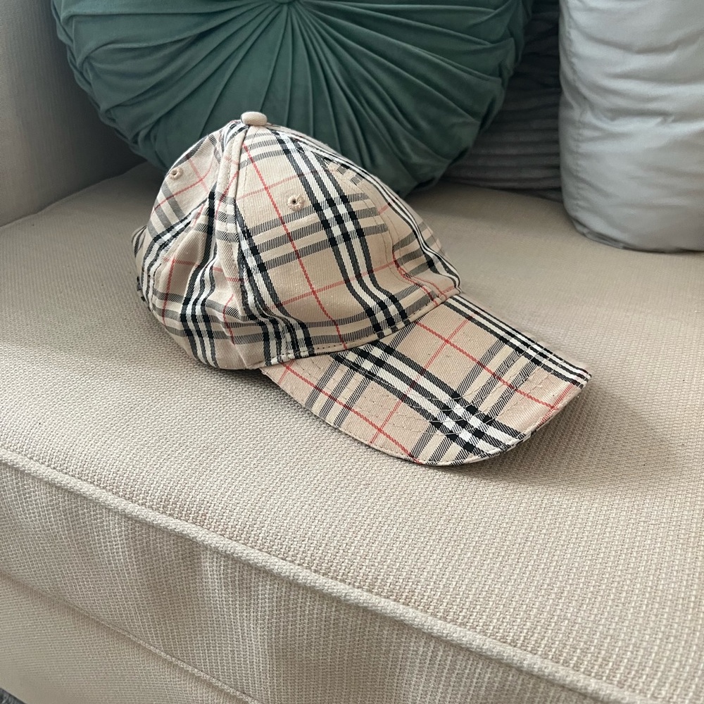 Burberry Baseball cap.